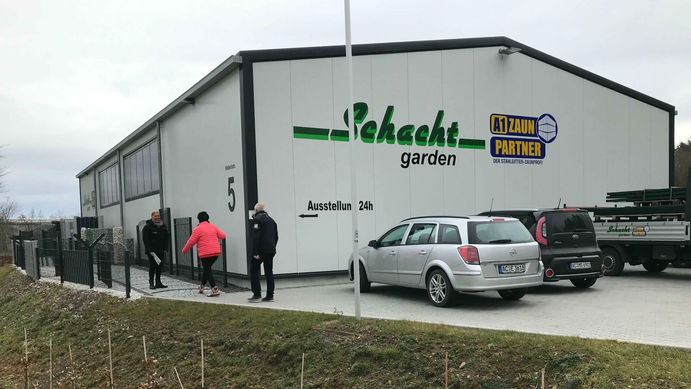 IMG_8182_2 Schacht garden Logistikzentrum Ansicht Parkplatz