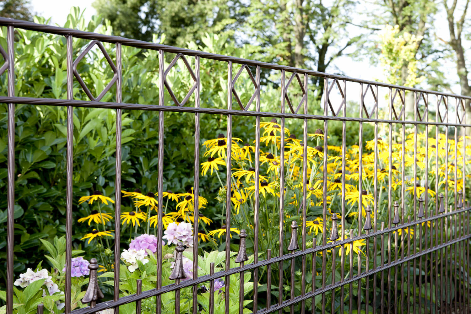 Schacht garden A1 ZaunPartner Schmuckzaun PARIS Anwendungsbeispiel 2 Schacht garden A1 ZaunPartner Schmuckzaun PARIS Anwendungsbeispiel 2